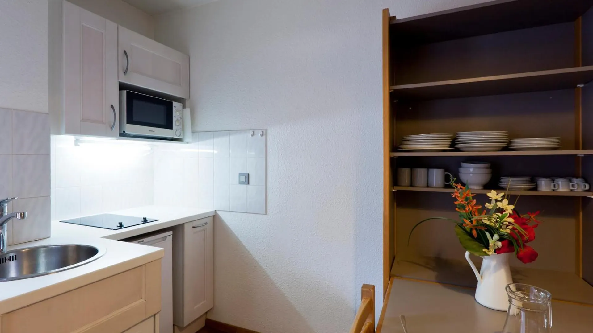 Apartment Studio 4 Pers. Centre Brides, Balcon Sud, Wi-Fi, A 200M Telecabine Et Thermes - Fr-1-512-82